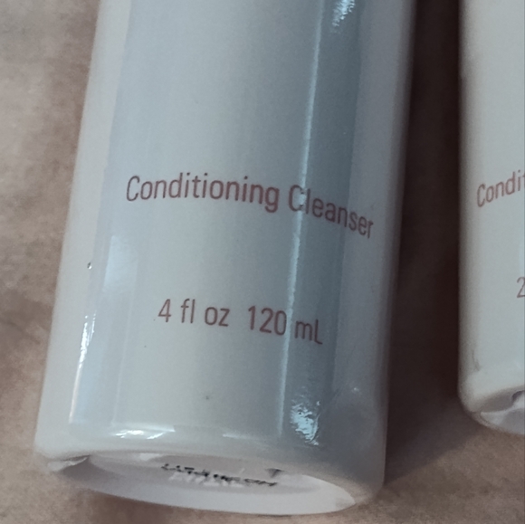 NWT!! Sheer Cover Conditioning Cleansers (4oz & 2oz) - Picture 4 of 8